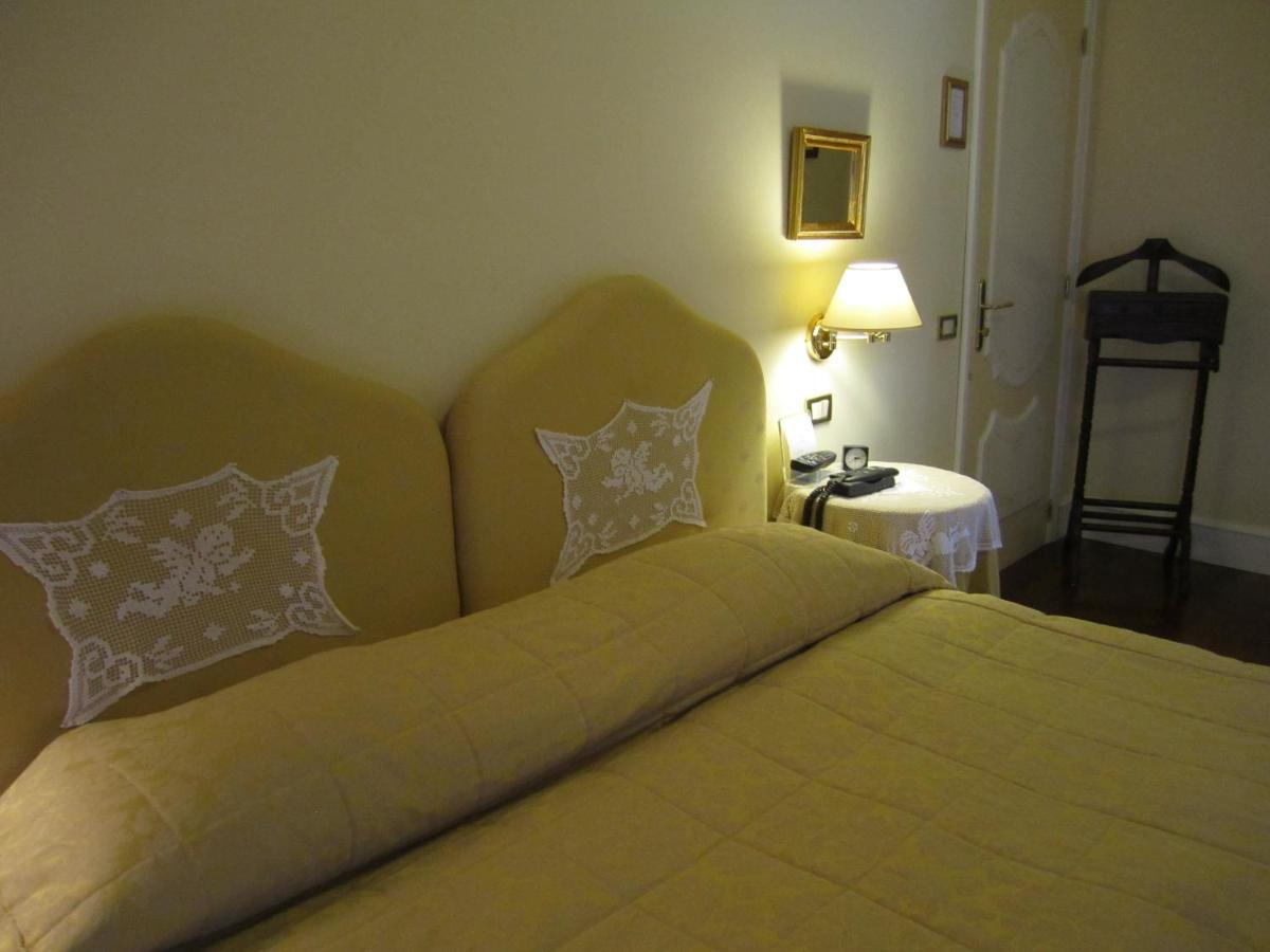 Hotel Villa Castellani Mogliano Værelse billede